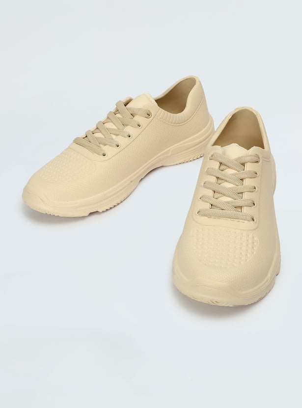Stylish Wash-and-Wear Sneakers for Men with Breathable Upper and Flexible Fit