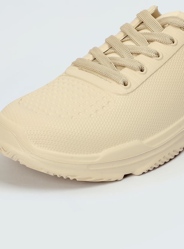 Stylish Wash-and-Wear Sneakers for Men with Breathable Upper and Flexible Fit