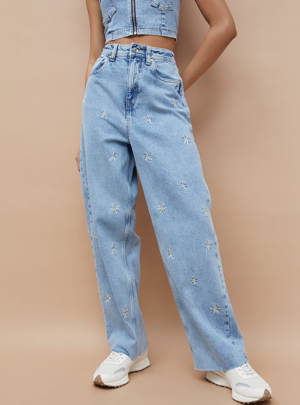 Everyday Essential Women’s Wide Leg Jeans with Embroidery Perfect for Travel, College, and Casual Gatherings