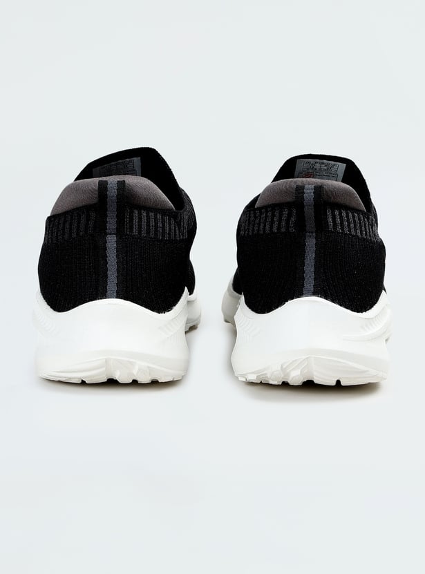 Flexible and Ergonomic Men’s Mesh Slip-On Shoes for Everyday Athleisure Wear