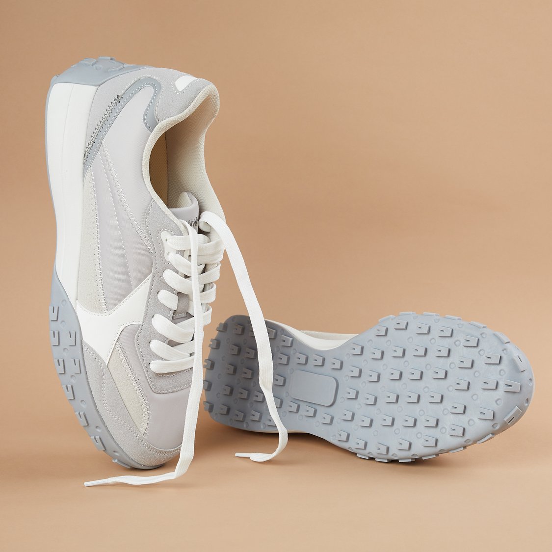 Chic Panelled Low Top Sneakers for Men Stylish Lightweight Design