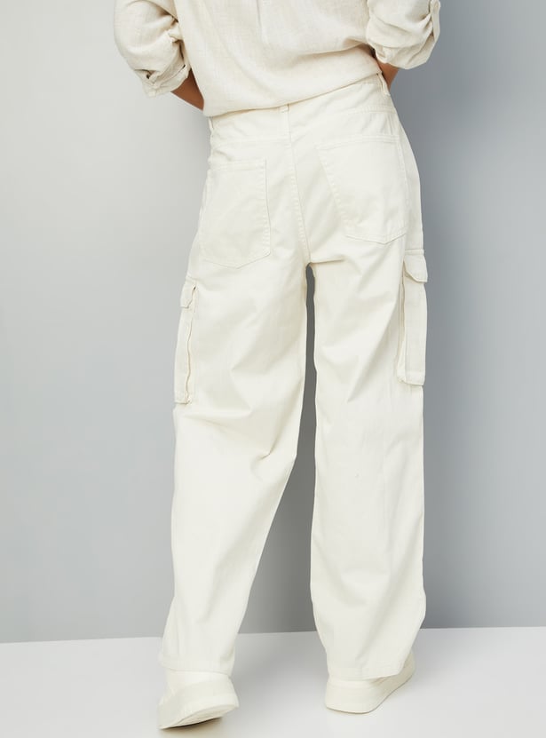Classic Women’s Cargo Jeans in Solid Color Ideal for Travel, Office Casual, and Weekend Outings