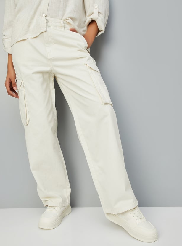 Classic Women’s Cargo Jeans in Solid Color Ideal for Travel, Office Casual, and Weekend Outings