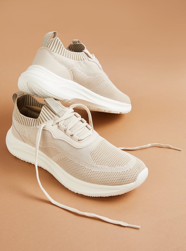 Stylish Mesh Sports Sneakers for Men Perfect for Gym and Outdoor Workouts