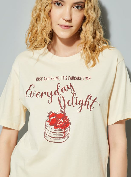 Comfortable Relaxed Fit Graphic Tee for Women