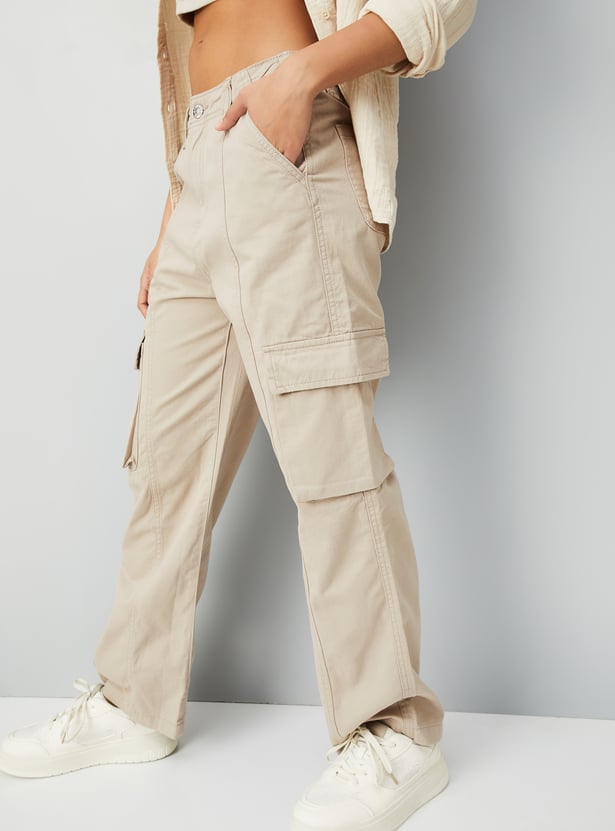 Stylish Women Solid Cargo Jeans Designed for Streetwear Travel and Outdoor Comfort