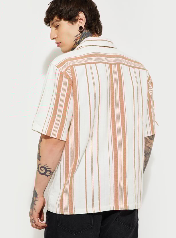 Comfortable Men’s Relaxed Fit Shirt with Vertical Stripes