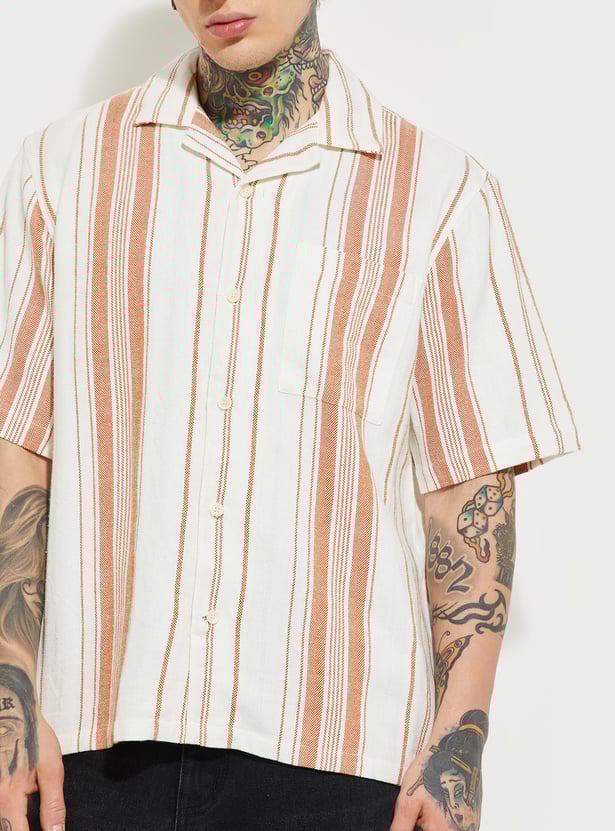 Comfortable Men’s Relaxed Fit Shirt with Vertical Stripes