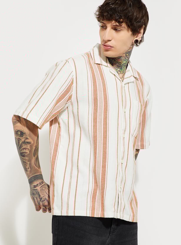 Comfortable Men’s Relaxed Fit Shirt with Vertical Stripes