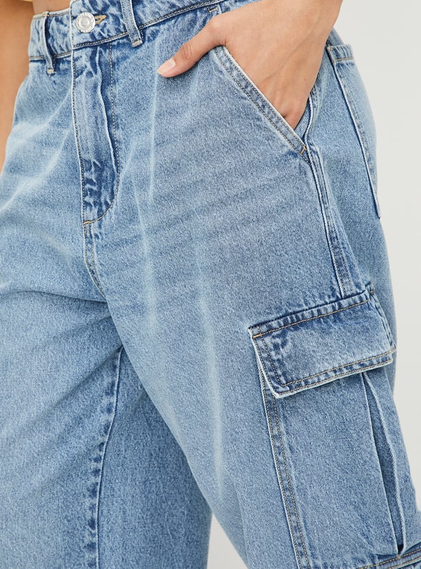 Lightwashed Cargo Jeans for Women with Loose Fit and Modern Utility Design