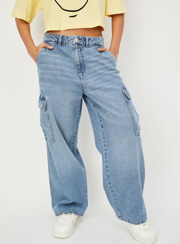 Lightwashed Cargo Jeans for Women with Loose Fit and Modern Utility Design