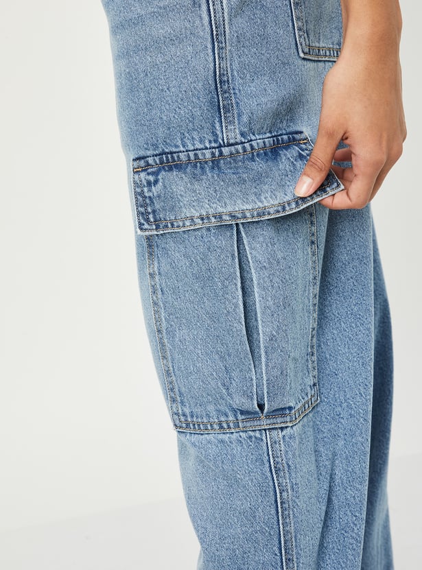 Lightwashed Cargo Jeans for Women with Loose Fit and Modern Utility Design