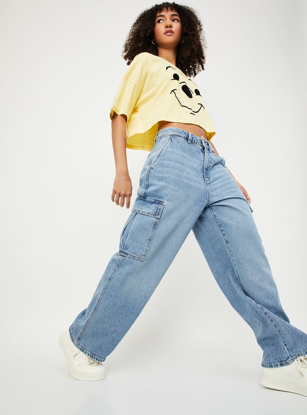 Lightwashed Cargo Jeans for Women with Loose Fit and Modern Utility Design
