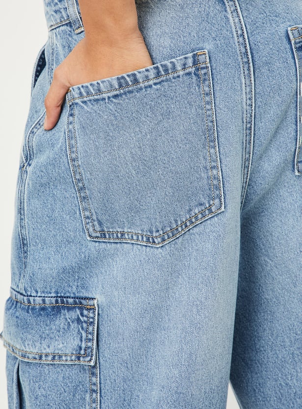 Lightwashed Cargo Jeans for Women with Loose Fit and Modern Utility Design