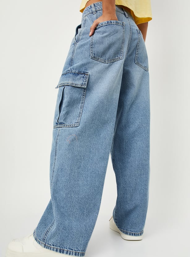Lightwashed Cargo Jeans for Women with Loose Fit and Modern Utility Design