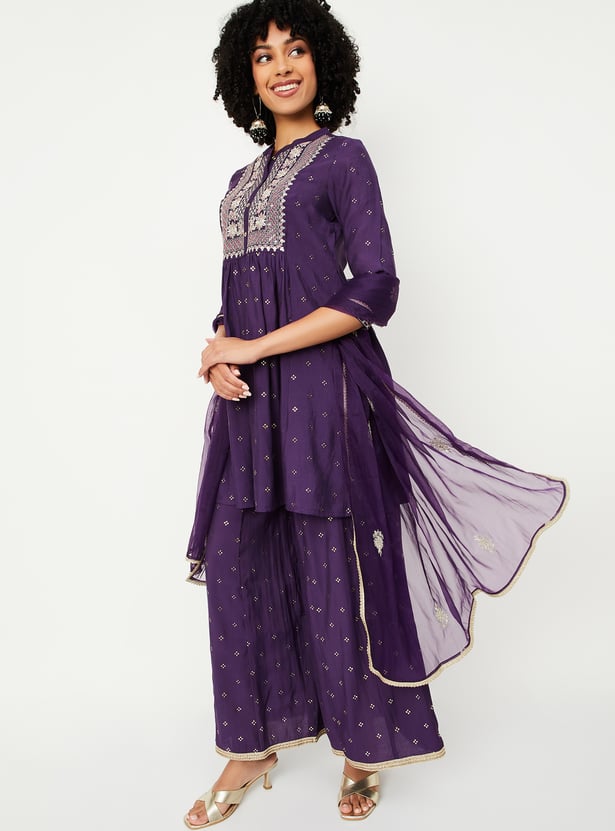 Graceful Women’s A-line Kurta Set with Detailed Embroidery for Elegant Ethnic Styling