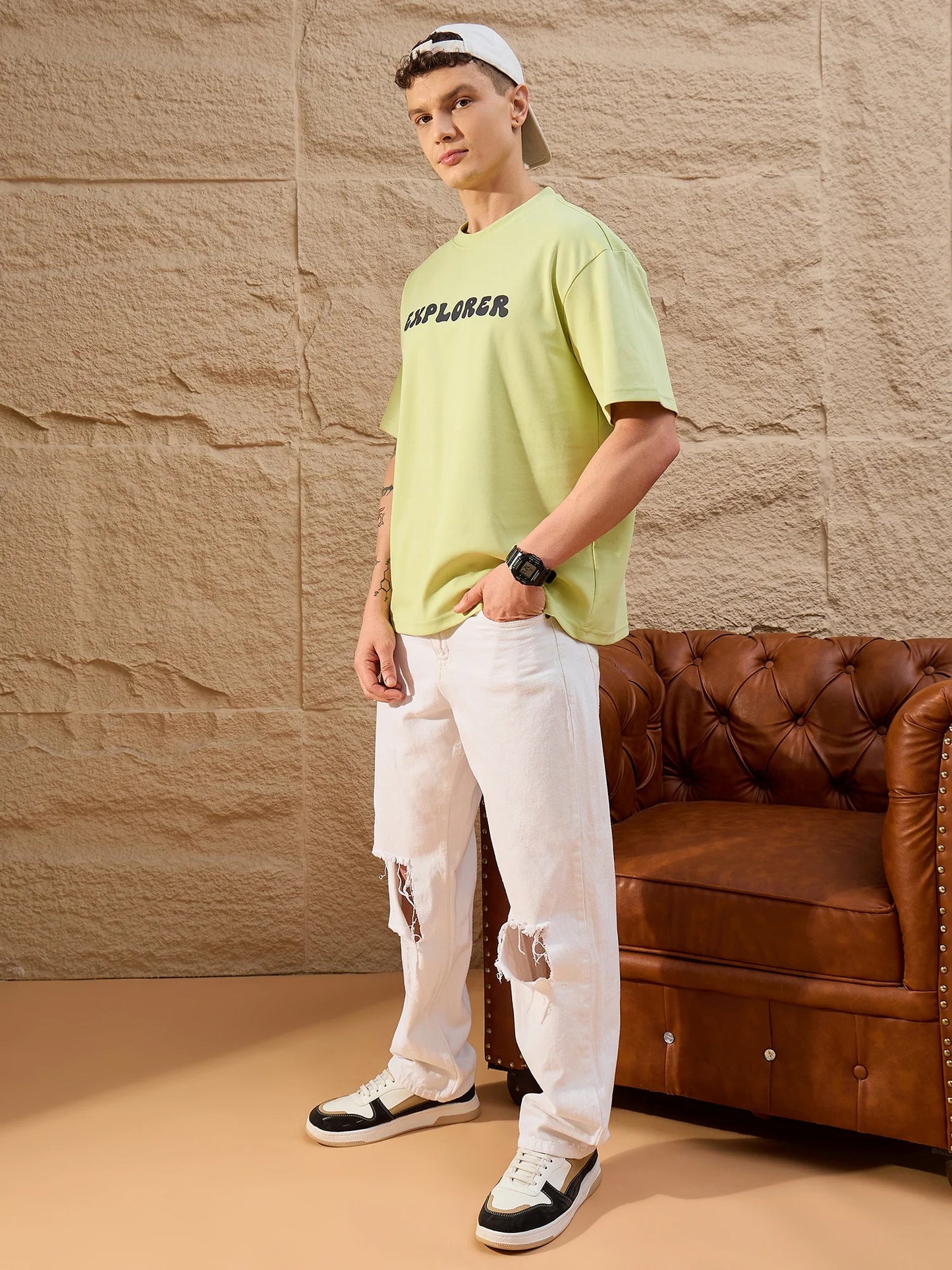Fashionable Men’s Oversized Green T-Shirt with Round Neck and Relaxed Styling