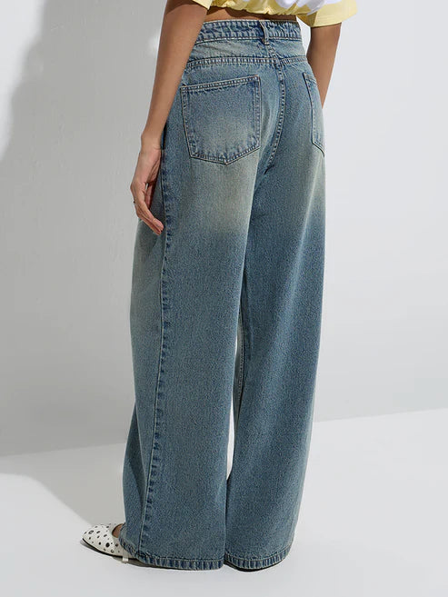 Soft and Comfortable Women’s Blue Washed High Rise Jeans with Relaxed Fit Design