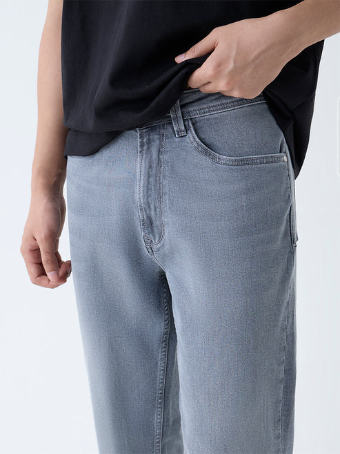 Men’s Grey Washed Slim-Fit Denim Jeans with Mid-Rise Waist for Relaxed Everyday Look