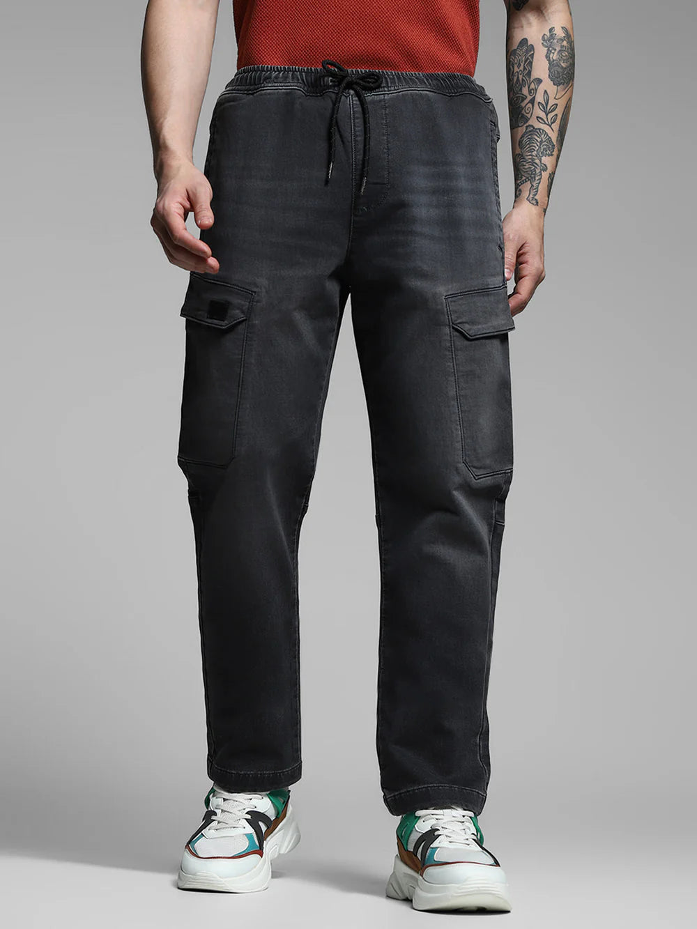 Stylish Men’s Black Anti-Fit Cargo Jeans with Relaxed Fit and Modern Casual Appeal