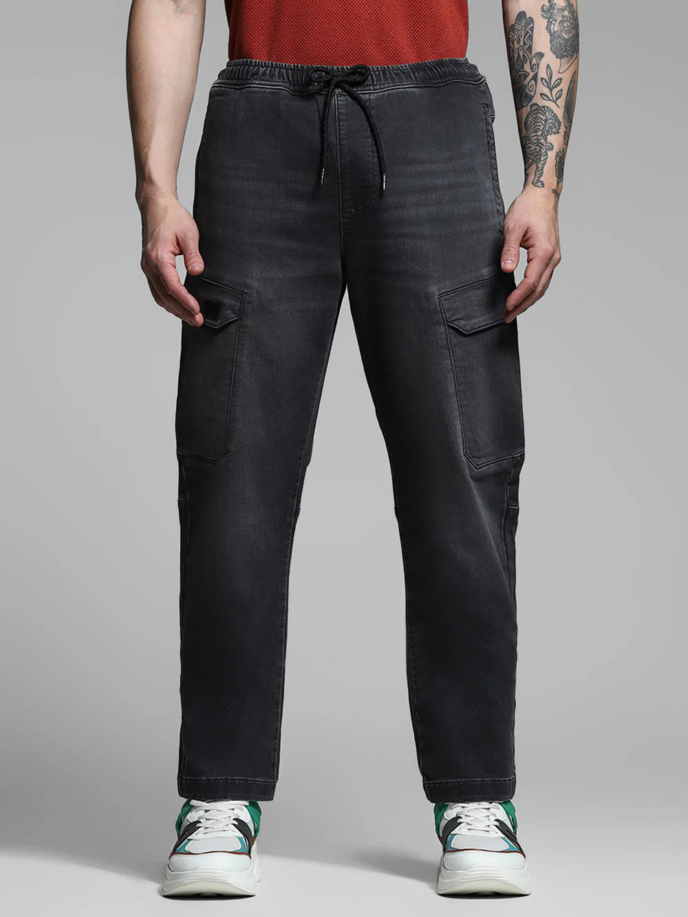 Stylish Men’s Black Anti-Fit Cargo Jeans with Relaxed Fit and Modern Casual Appeal