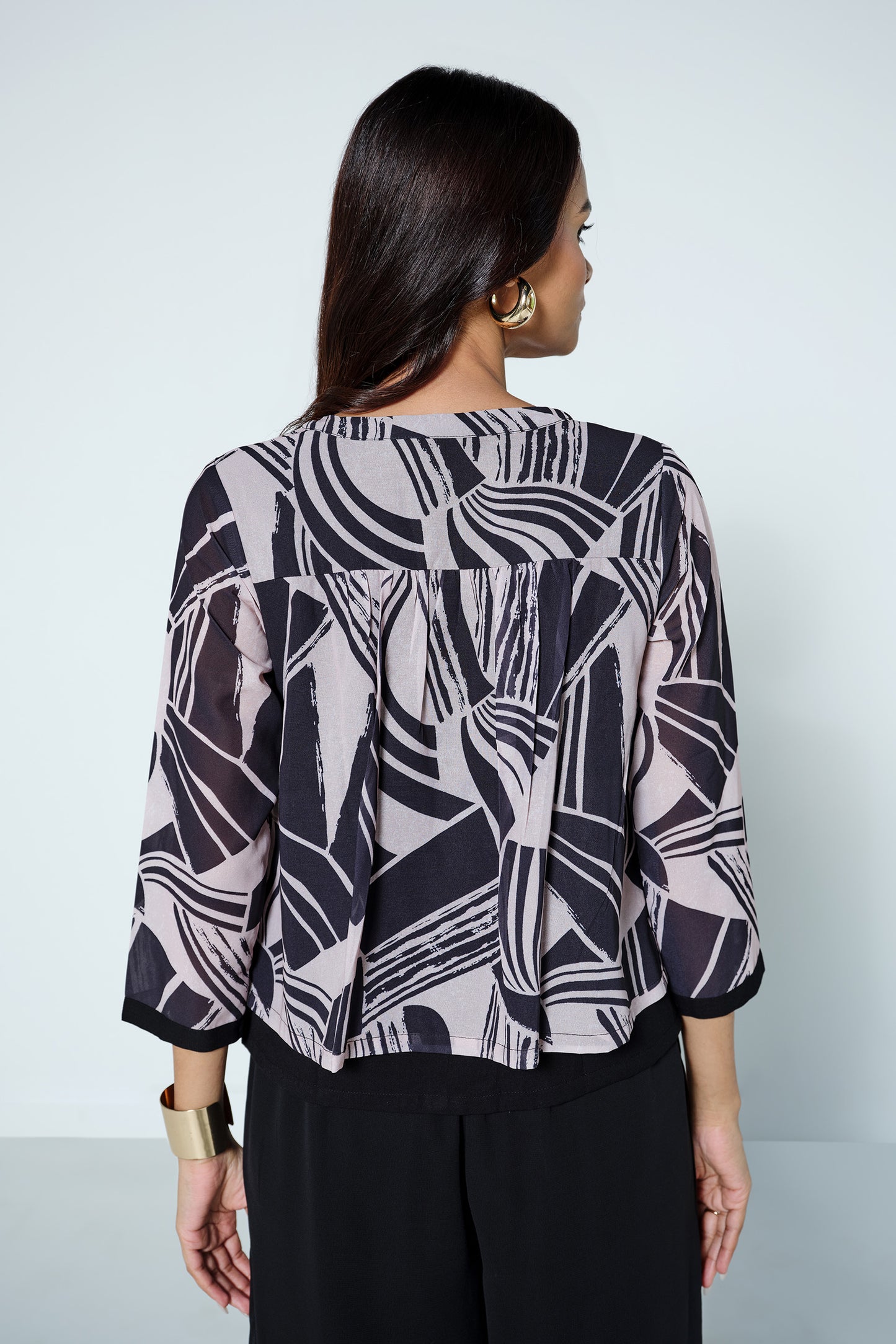 Fashionable Chickadee Motif Top for Women with Comfortable Fit