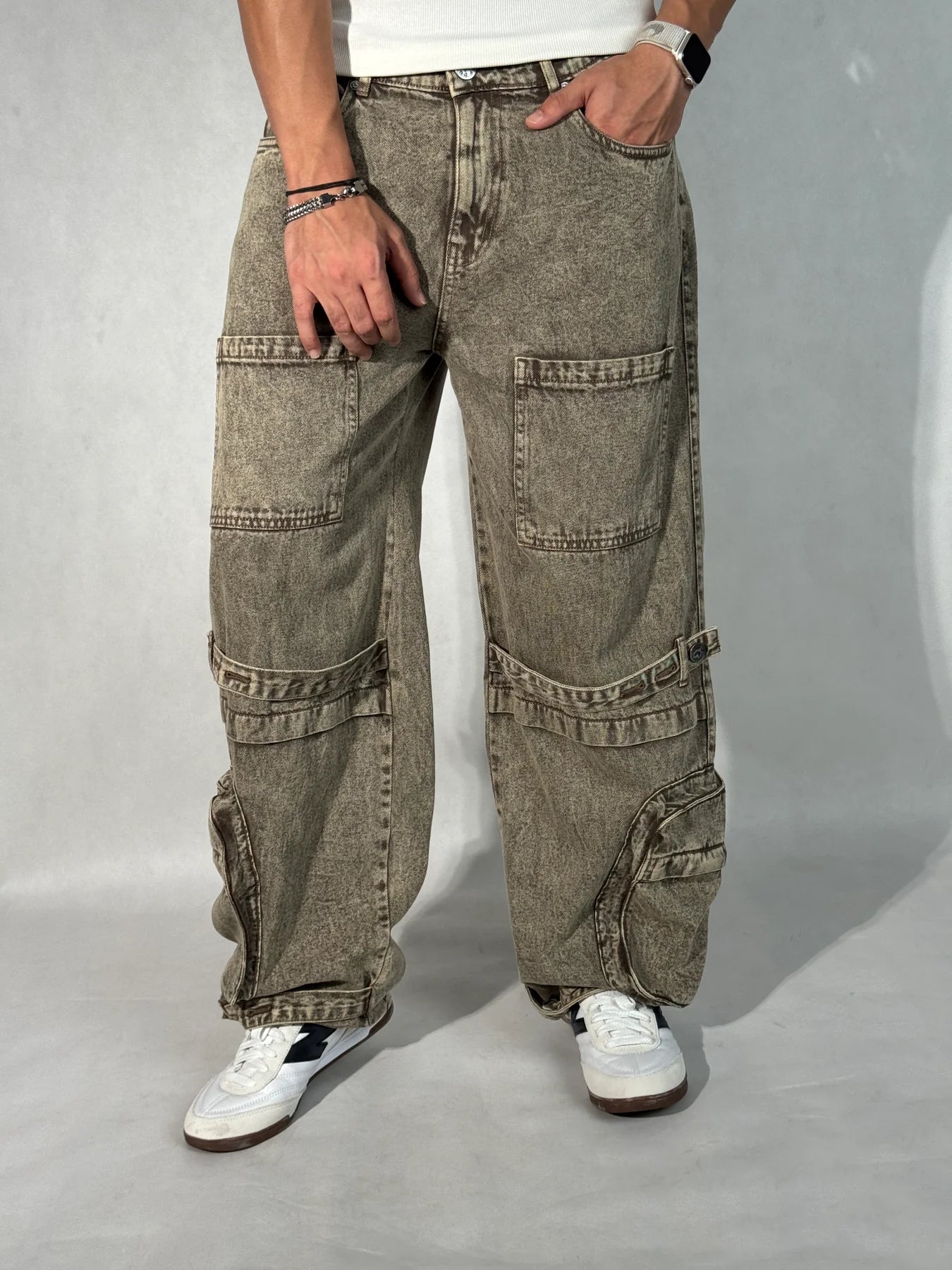 Modern Men’s Utility Balloon Jeans in Driftwood Brown with Relaxed Casual Silhouette