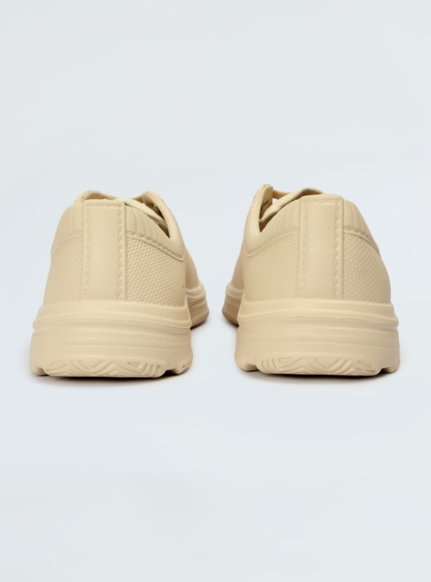 Stylish Wash-and-Wear Sneakers for Men with Breathable Upper and Flexible Fit
