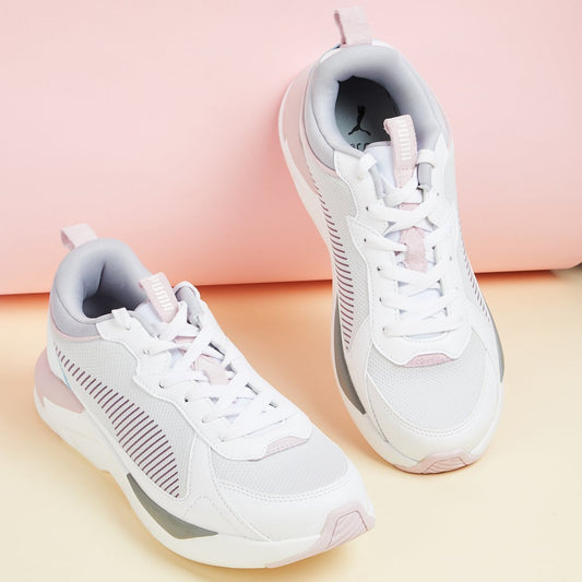 Fashionable Women Sports Shoes with Cushioning for All-Day Comfort