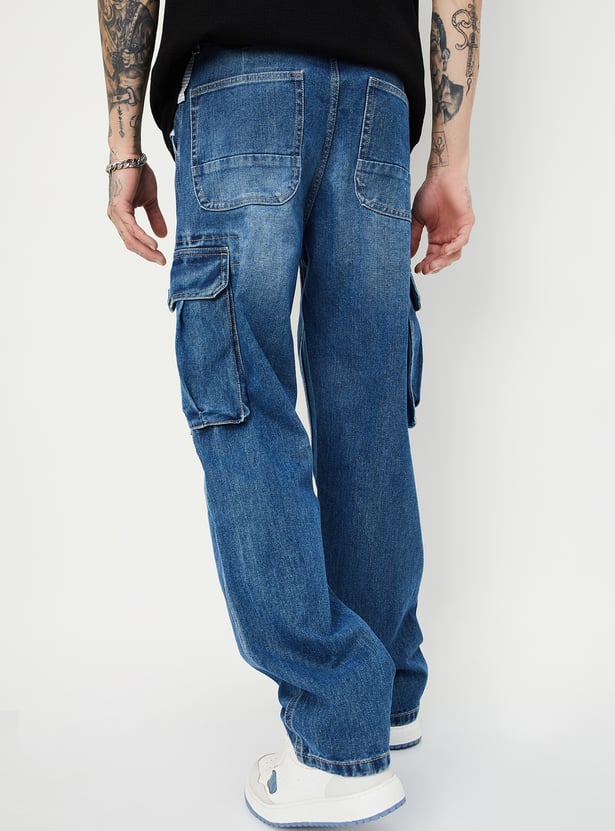 Fashionable Loose-Fit Washed Denim Cargo Jeans for Men with Practical Pocket Detailing