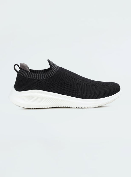 Flexible and Ergonomic Men’s Mesh Slip-On Shoes for Everyday Athleisure Wear
