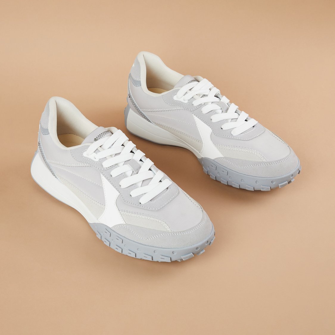 Chic Panelled Low Top Sneakers for Men Stylish Lightweight Design