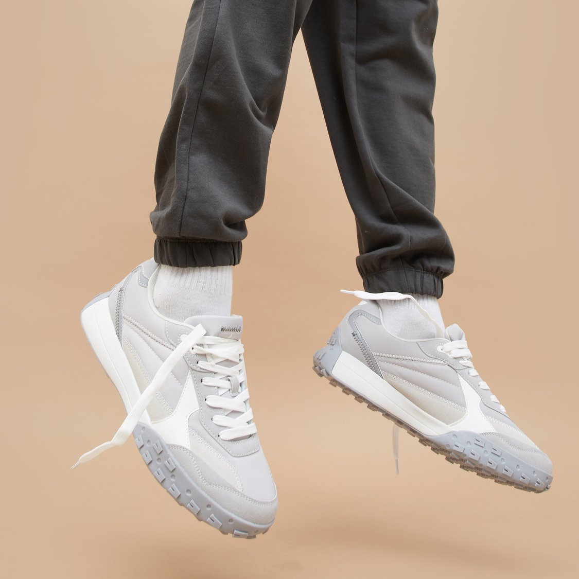 Chic Panelled Low Top Sneakers for Men Stylish Lightweight Design