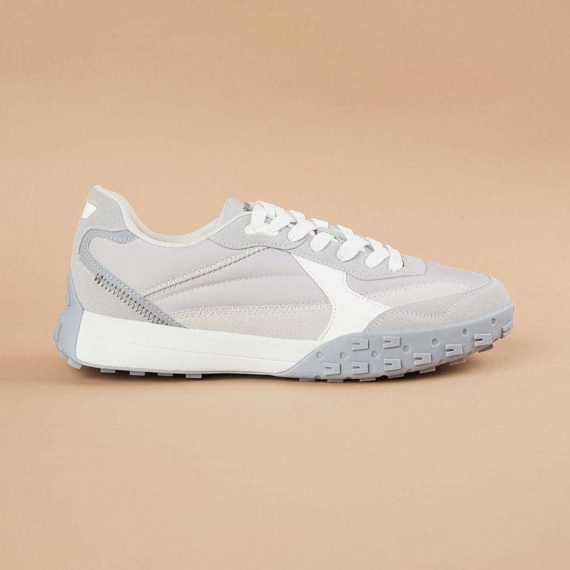 Chic Panelled Low Top Sneakers for Men Stylish Lightweight Design