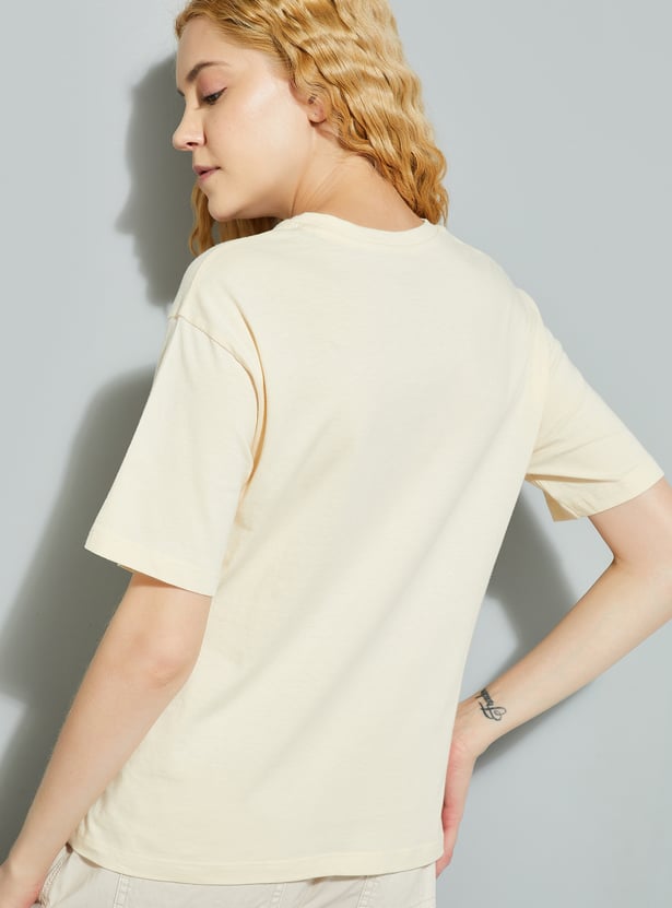 Comfortable Relaxed Fit Graphic Tee for Women