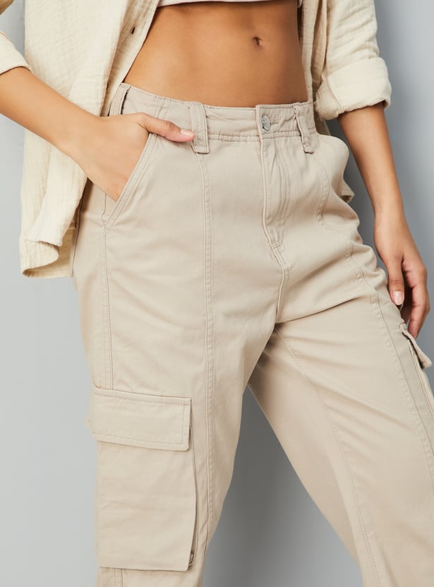 Stylish Women Solid Cargo Jeans Designed for Streetwear Travel and Outdoor Comfort