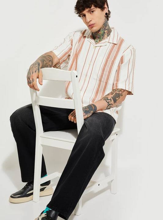 Comfortable Men’s Relaxed Fit Shirt with Vertical Stripes