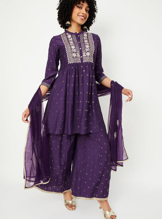 Graceful Women’s A-line Kurta Set with Detailed Embroidery for Elegant Ethnic Styling