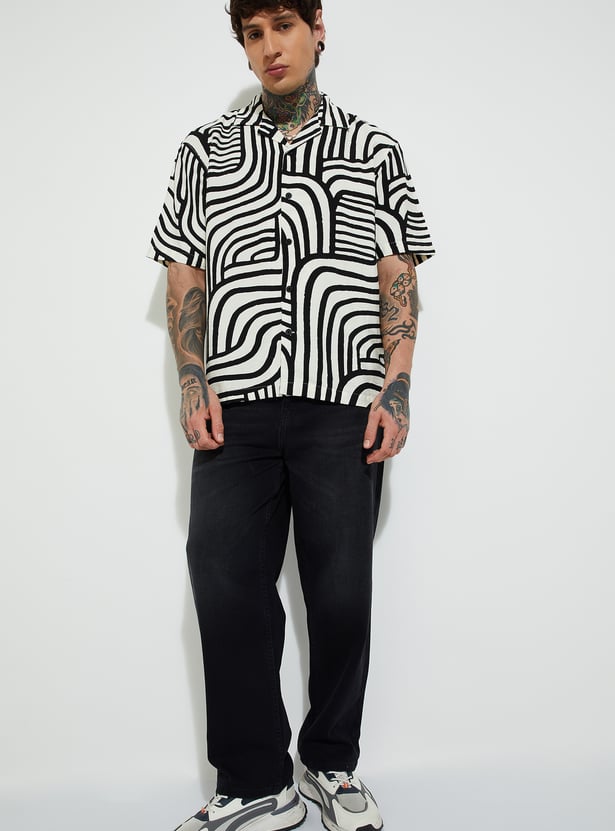 Fashionable Men’s Washed Loose Fit Jeans for Casual Occasions