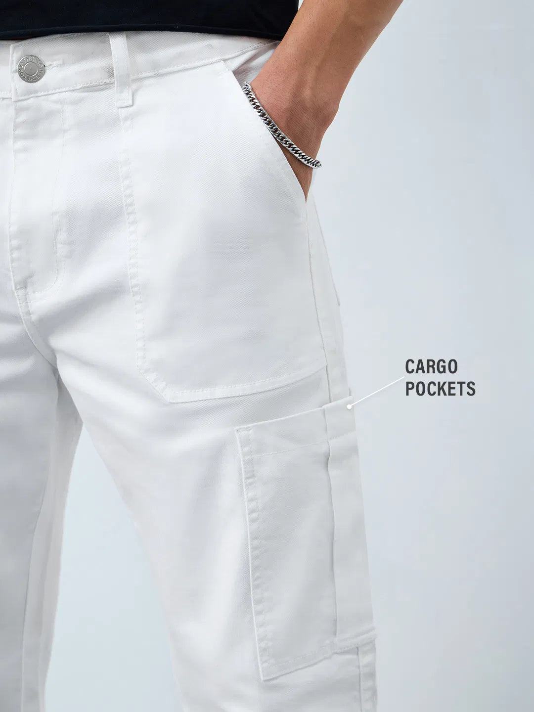 Casual White Cargo Jeans for Men with Practical Pocket Design for Everyday Use