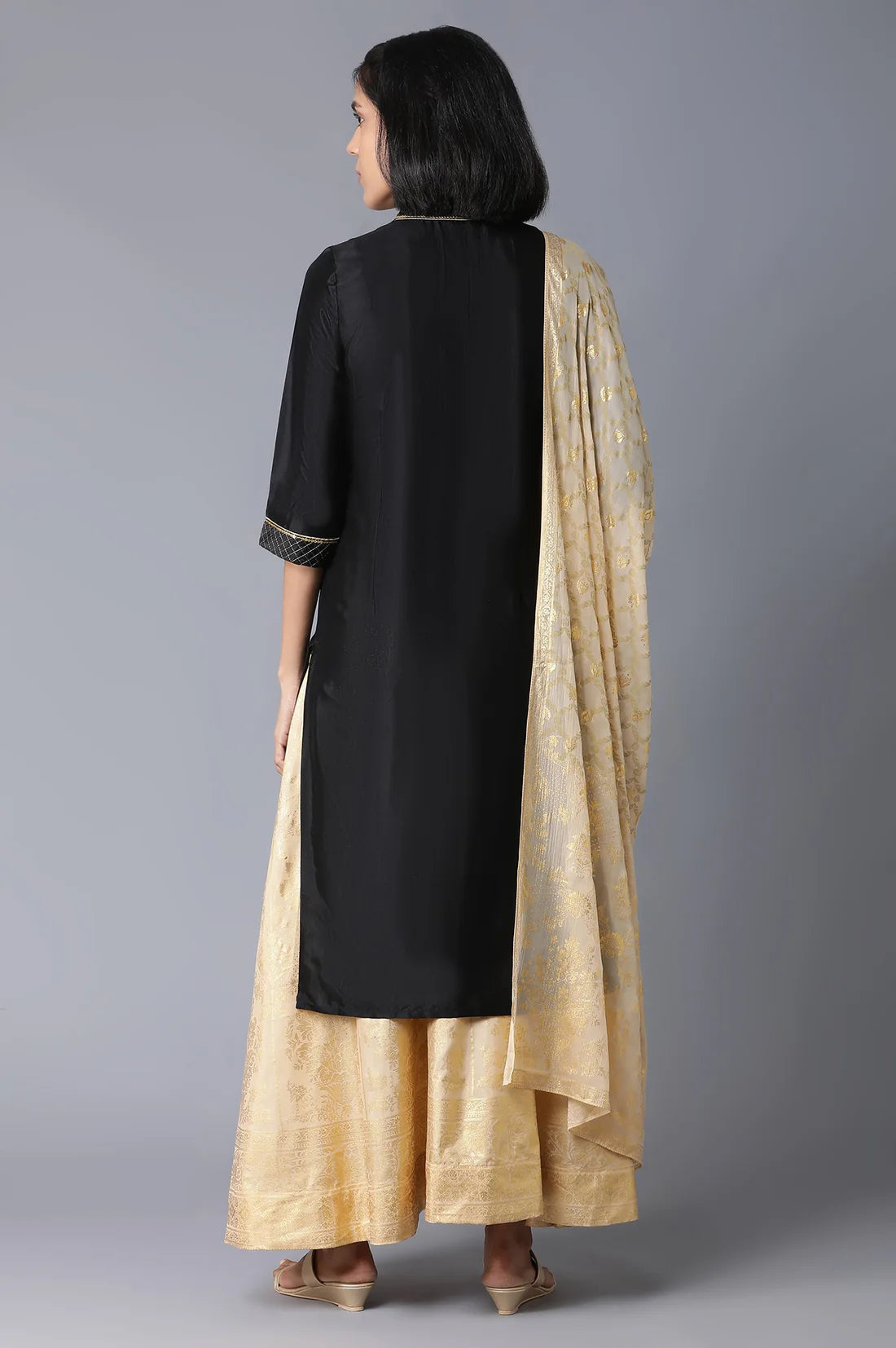 Comfortable Black Straight Kurta with Flared Skirt and Coordinating Dupatta for Traditional Events