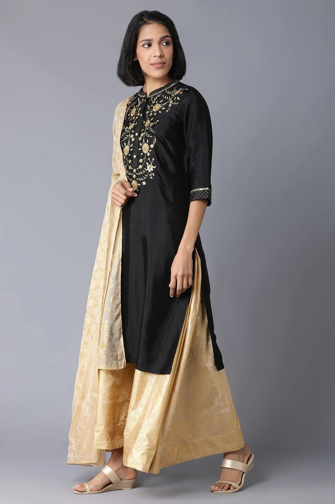 Comfortable Black Straight Kurta with Flared Skirt and Coordinating Dupatta for Traditional Events