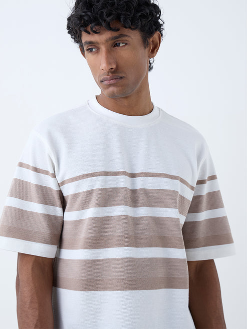 Fashionable Men’s Brown Striped Cotton-Blend T-Shirt for Weekend Outings