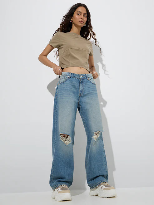 Versatile Blue Distressed Jeans with Relaxed Fit and High Rise Waist Perfect for Casual Outfits
