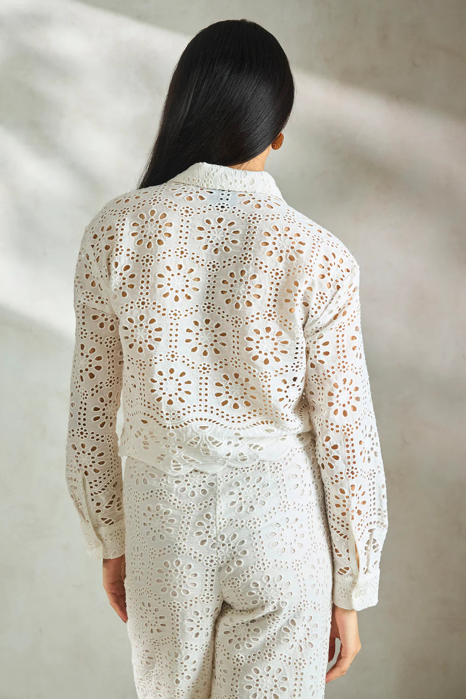 Modern Women’s White Boxy Cotton Shirt with Elegant Scalloped Hemline