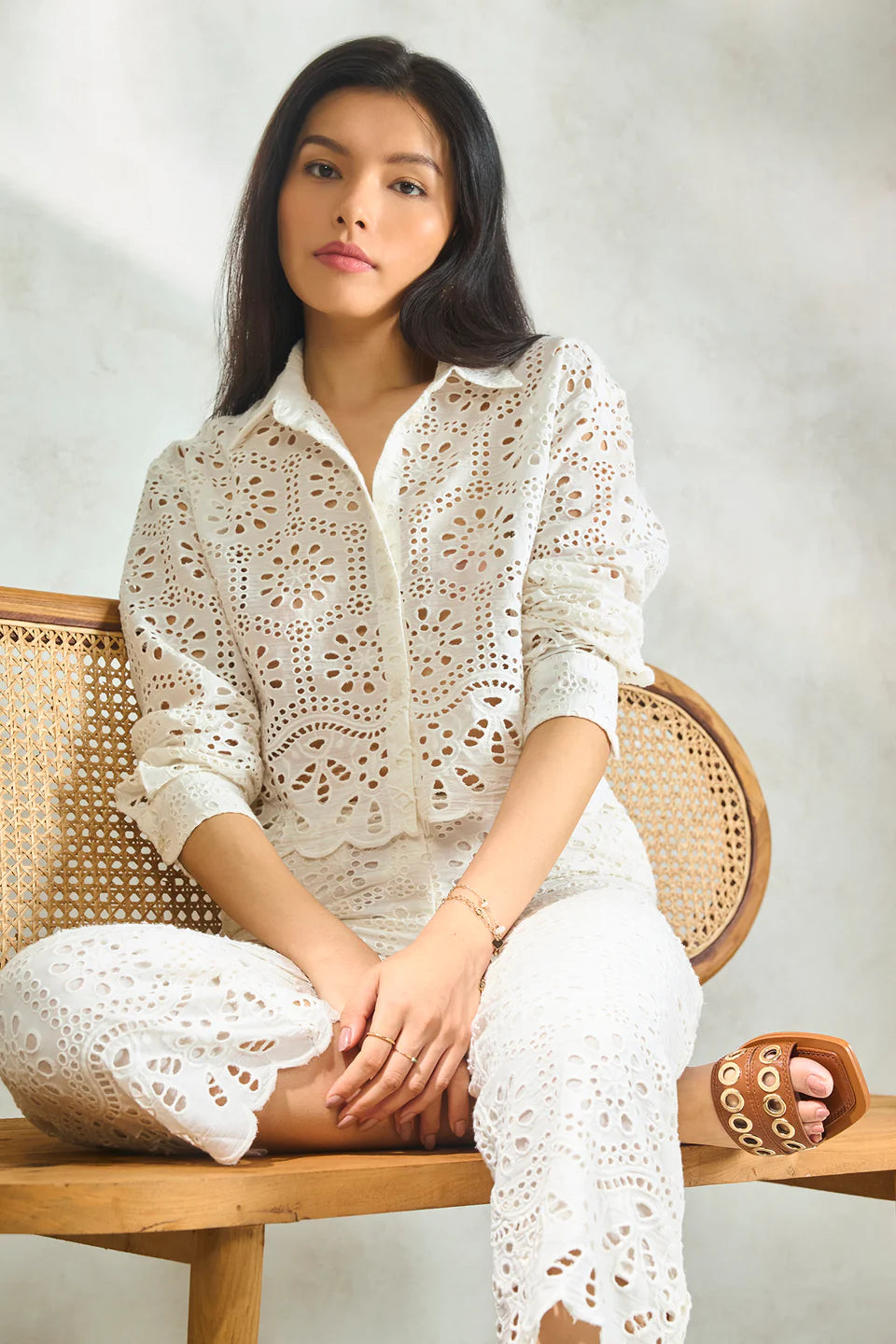 Modern Women’s White Boxy Cotton Shirt with Elegant Scalloped Hemline