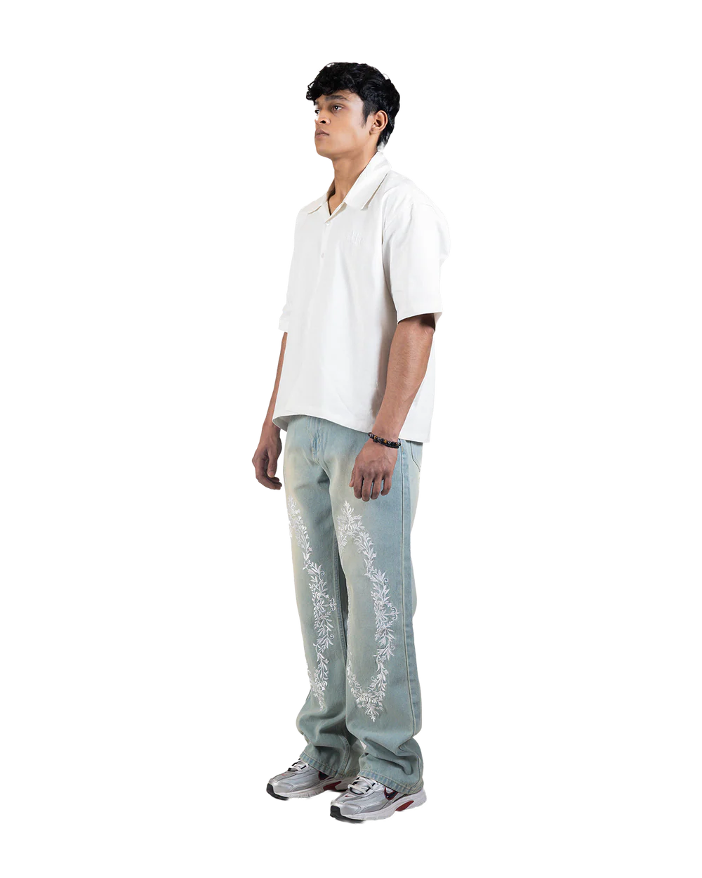 Stylish Straight-Fit Cotton Denim Jeans with Five-Pocket Utility and Classic Casual Look