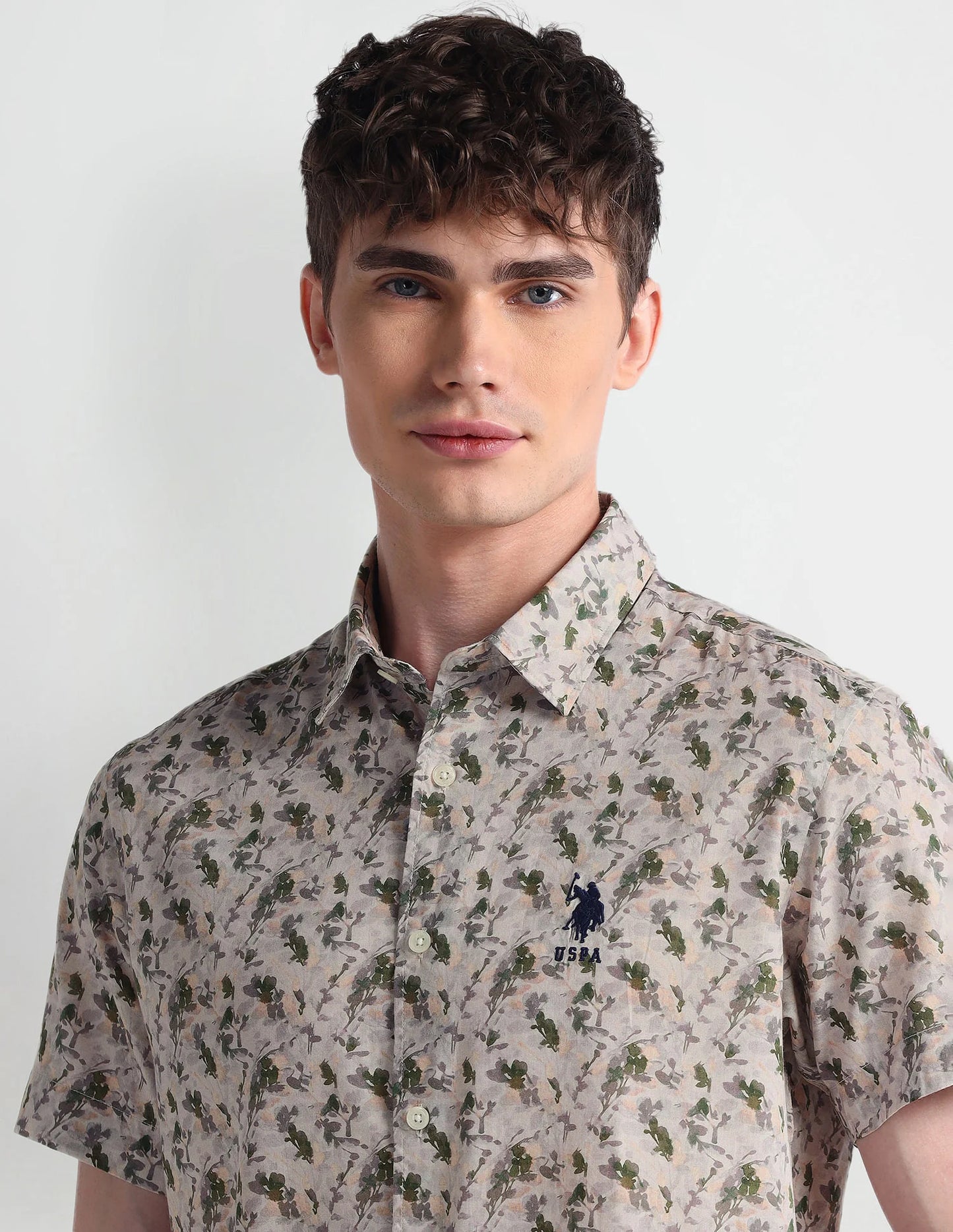 Men’s Fashionable Floral Print Shirt for Summer and Festive Occasions