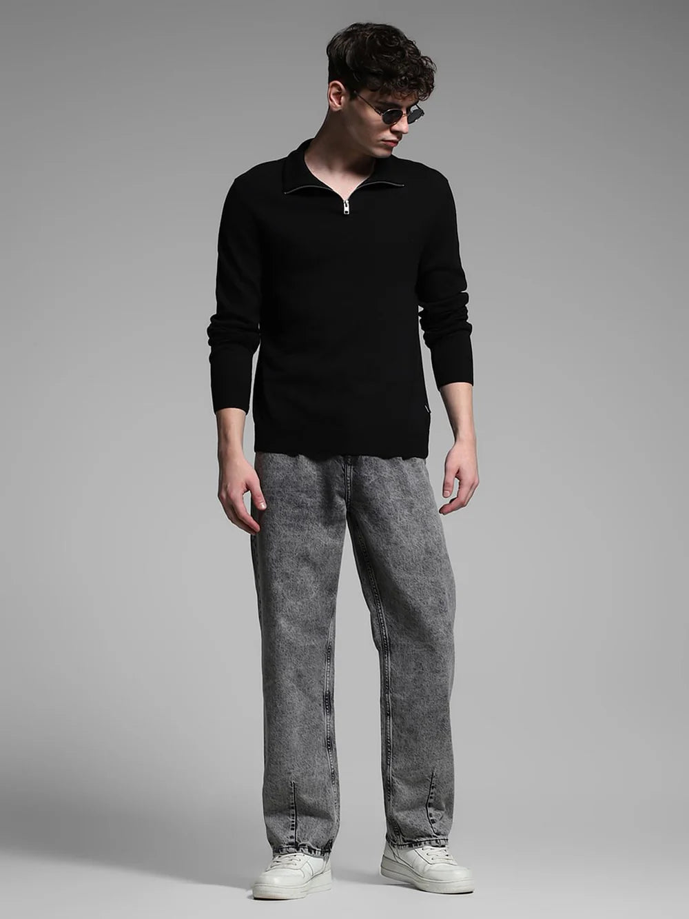 Comfortable Dark Grey Washed Jeans with High-Rise Waist and Anti-Fit Silhouette for Men