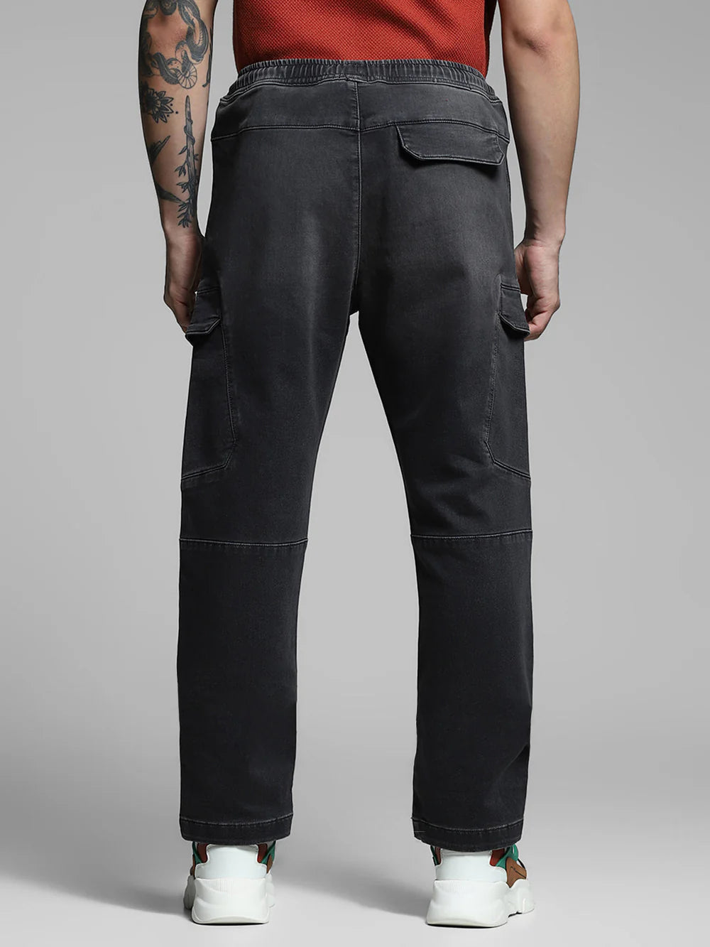 Stylish Men’s Black Anti-Fit Cargo Jeans with Relaxed Fit and Modern Casual Appeal